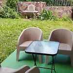 Private 4 Person House Private Garden Free Parking,3 Min Drive To Bascarsija, Old Town Apartman