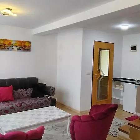 Apartment Private 4 Person House Private Garden Free Parking,3 Min Drive To Bascarsija, Old Town