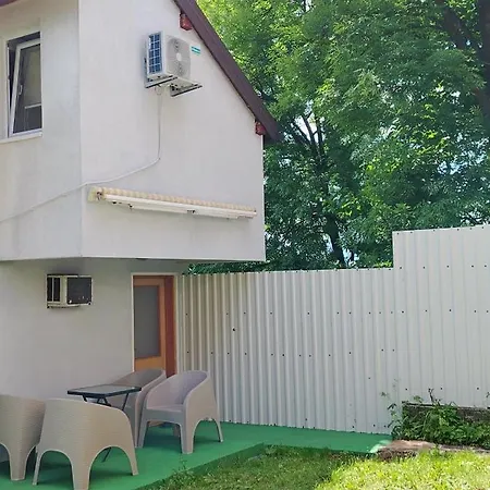 Private 4 Person House Private Garden Free Parking,3 Min Drive To Bascarsija, Old Town Apartment *