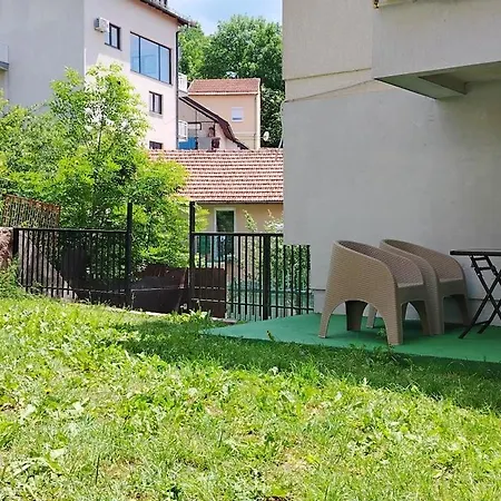 Private 4 Person House Private Garden Free Parking,3 Min Drive To Bascarsija, Old Town سراييفو