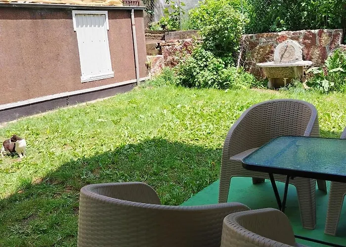 Private 4 Person House Private Garden Free Parking,3 Min Drive To Bascarsija, Old Town شقة