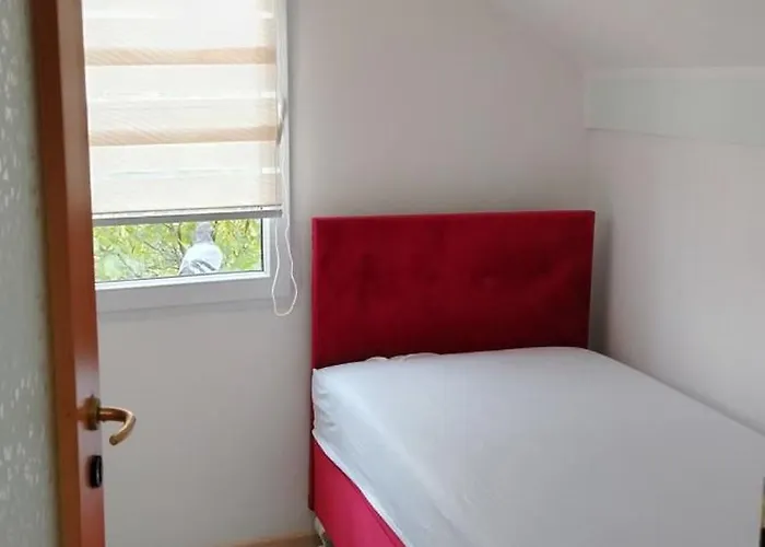 Private 4 Person House Private Garden Free Parking,3 Min Drive To Bascarsija, Old Town شقة سراييفو