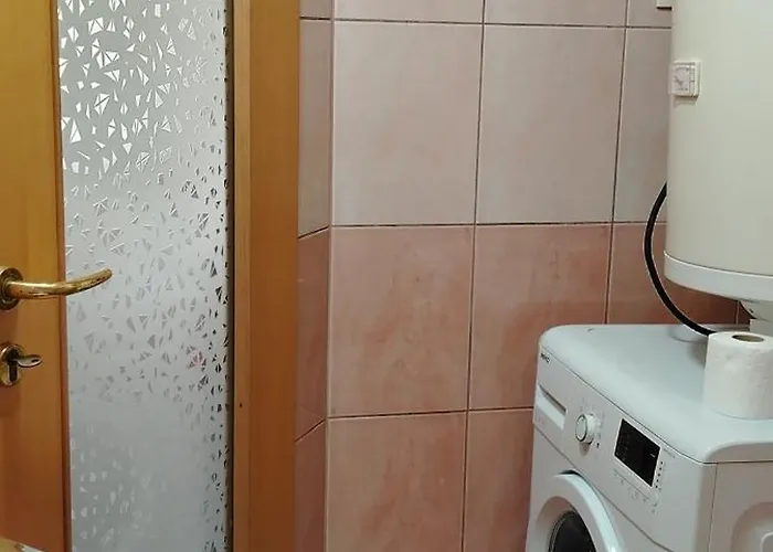 Private 4 Person House Private Garden Free Parking,3 Min Drive To Bascarsija, Old Town