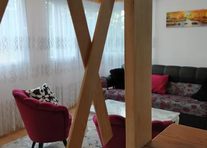 Private 4 Person House Private Garden Free Parking,3 Min Drive To Bascarsija, Old Town *