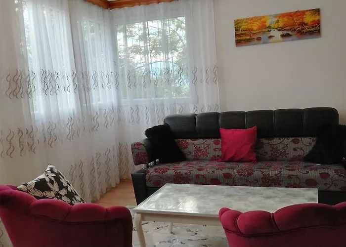 Private 4 Person House Private Garden Free Parking,3 Min Drive To Bascarsija, Old Town سراييفو