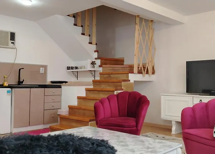 Private 4 Person House Private Garden Free Parking,3 Min Drive To Bascarsija, Old Town