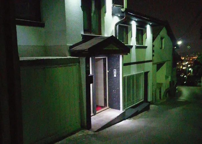 Private 4 Person House Private Garden Free Parking,3 Min Drive To Bascarsija, Old Town شقة *