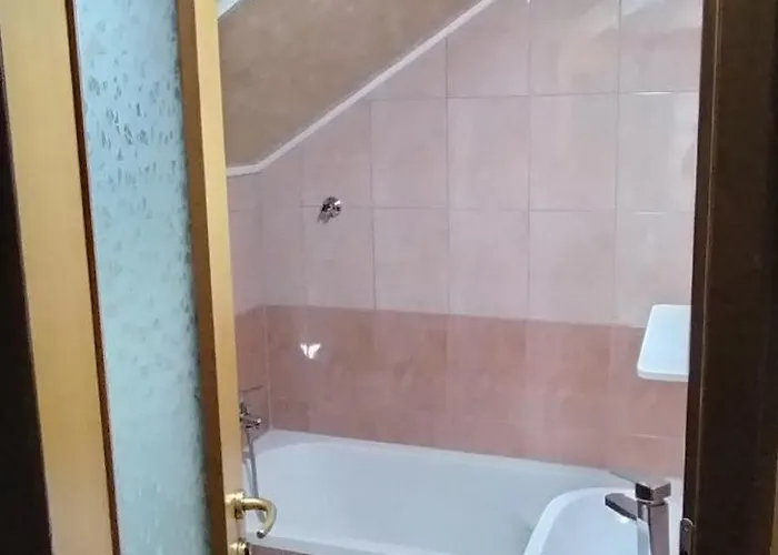 شقة Private 4 Person House Private Garden Free Parking,3 Min Drive To Bascarsija, Old Town سراييفو