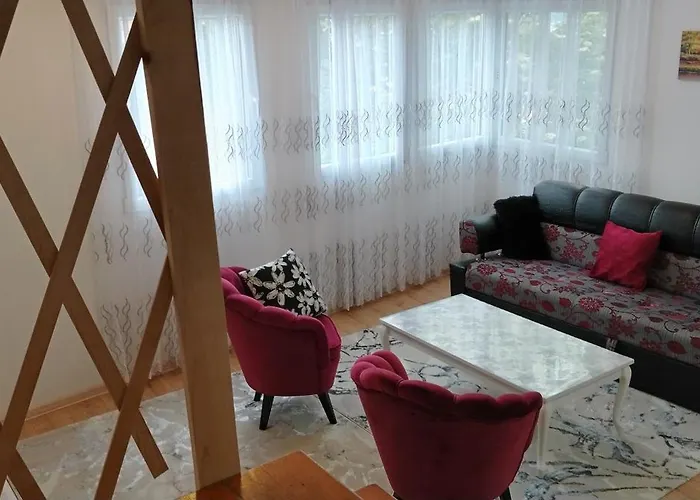 Private 4 Person House Private Garden Free Parking,3 Min Drive To Bascarsija, Old Town *