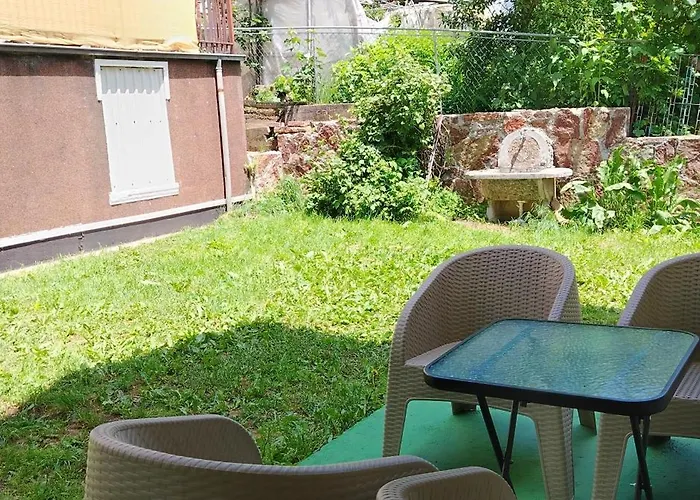 شقة Private 4 Person House Private Garden Free Parking,3 Min Drive To Bascarsija, Old Town سراييفو